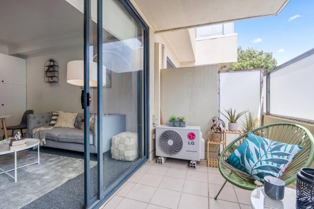Appartamento Cozy 1 Bedder In St Kilda With Balcony Melbourne Esterno foto