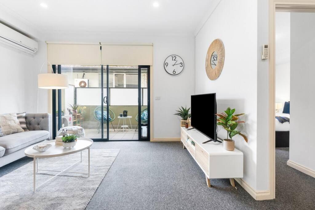 Appartamento Cozy 1 Bedder In St Kilda With Balcony Melbourne Esterno foto