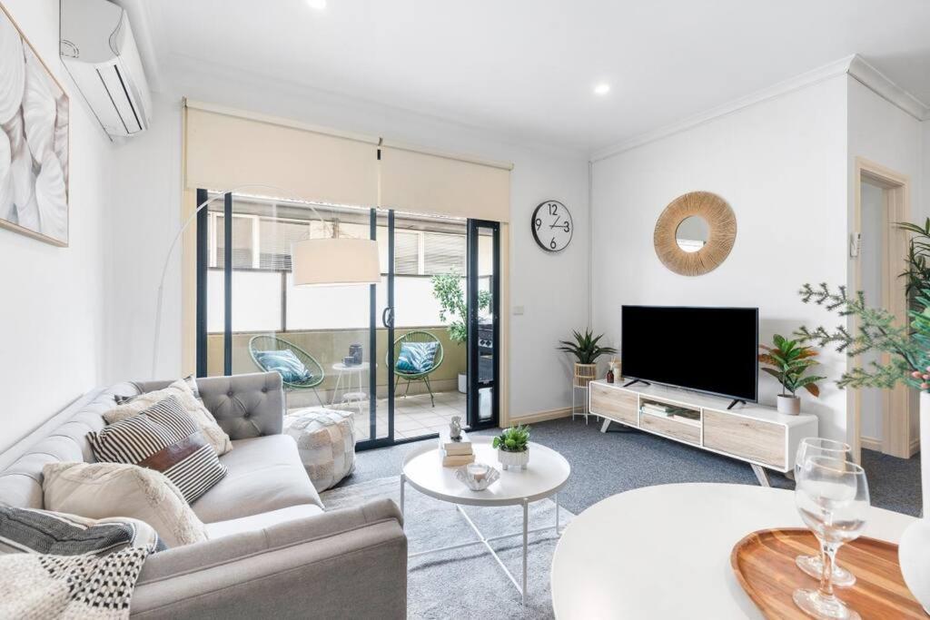 Appartamento Cozy 1 Bedder In St Kilda With Balcony Melbourne Esterno foto